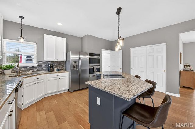 564 Oakwood Drive, Fenton, MO 63026