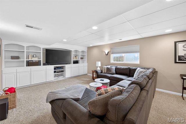 564 Oakwood Drive, Fenton, MO 63026