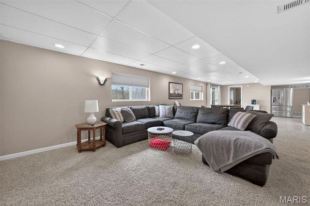 564 Oakwood Drive, Fenton, MO 63026