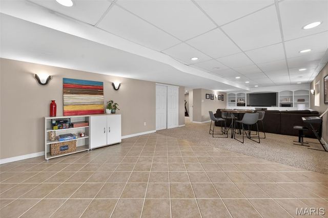 564 Oakwood Drive, Fenton, MO 63026