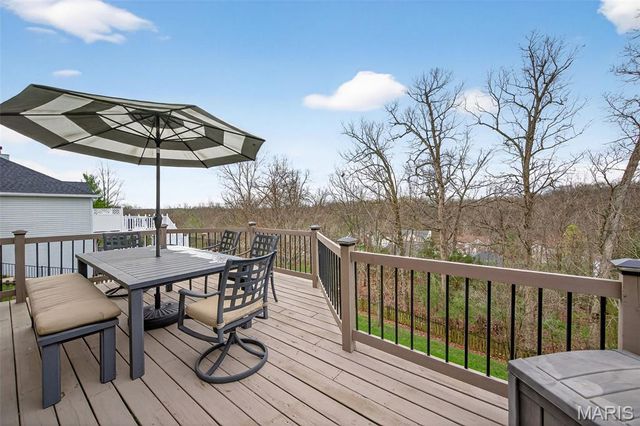 564 Oakwood Drive, Fenton, MO 63026