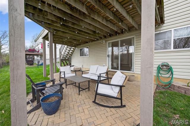 564 Oakwood Drive, Fenton, MO 63026