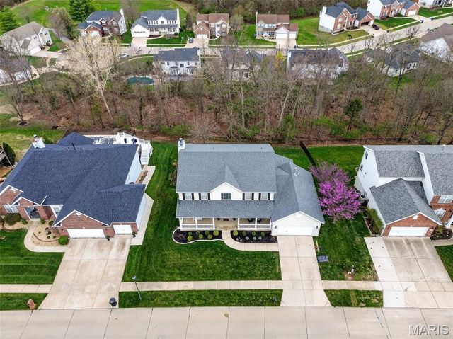 564 Oakwood Drive, Fenton, MO 63026