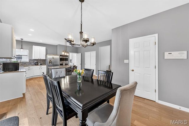 564 Oakwood Drive, Fenton, MO 63026