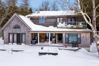 10 S Stony Point Road, Suttons Bay Twp, MI 49682