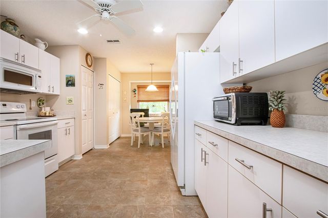 702 STAFFORDSHIRE LANE 22, Sun City Center, FL 33573