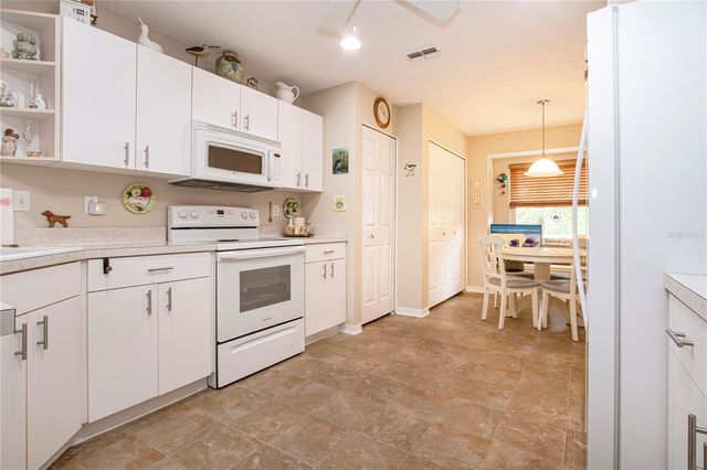 702 STAFFORDSHIRE LANE 22, Sun City Center, FL 33573