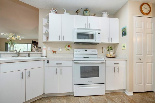 702 STAFFORDSHIRE LANE 22, Sun City Center, FL 33573