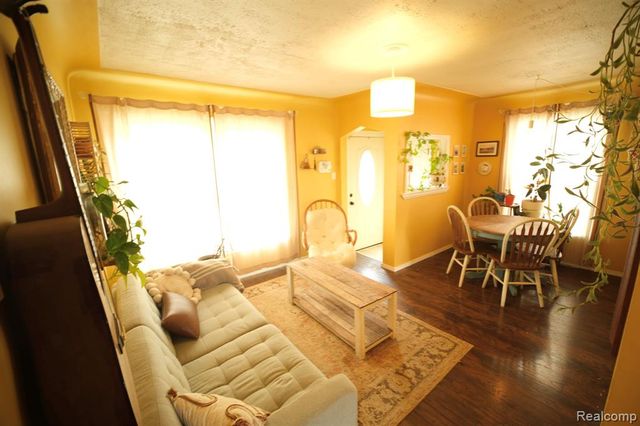 26225 Annapolis Street, Dearborn Heights, MI 48125