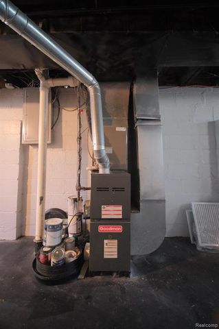 26225 Annapolis Street, Dearborn Heights, MI 48125