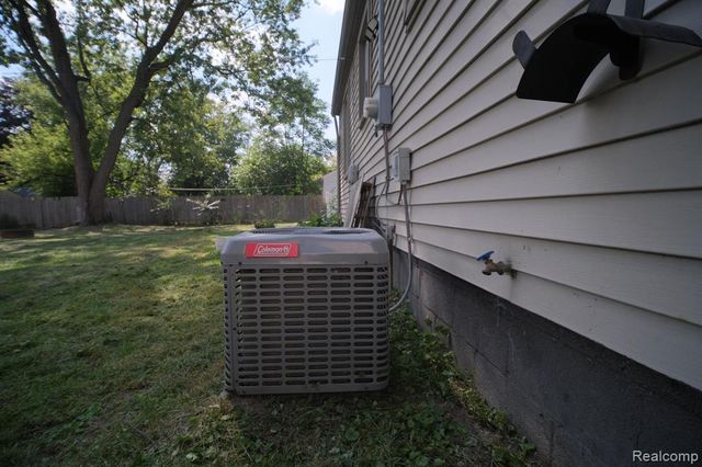 26225 Annapolis Street, Dearborn Heights, MI 48125