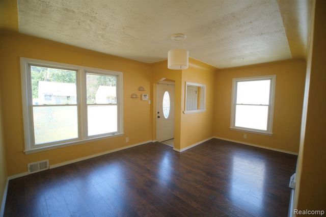 26225 Annapolis Street, Dearborn Heights, MI 48125