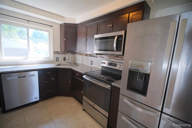 26225 Annapolis Street, Dearborn Heights, MI 48125