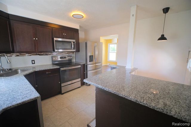 26225 Annapolis Street, Dearborn Heights, MI 48125