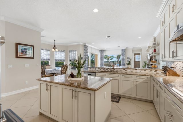 7727 Maywood Crest Drive, Palm Beach Gardens, FL 33412
