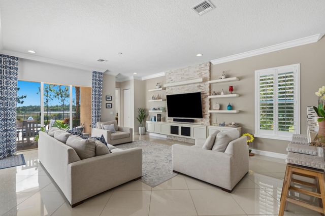 7727 Maywood Crest Drive, Palm Beach Gardens, FL 33412
