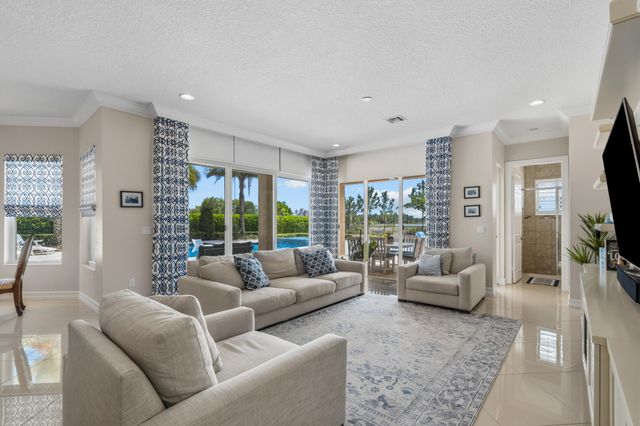 7727 Maywood Crest Drive, Palm Beach Gardens, FL 33412