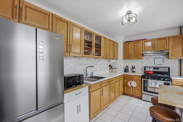 94-26 210th Street, Queens Village, NY 11428