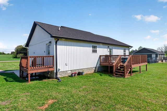 8664 Old Kentucky Rd, Sparta, TN 38583
