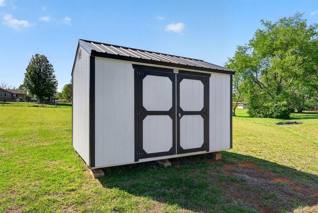 8664 Old Kentucky Rd, Sparta, TN 38583