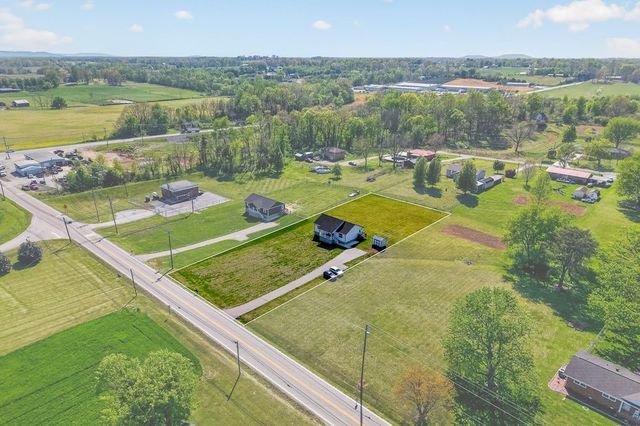 8664 Old Kentucky Rd, Sparta, TN 38583