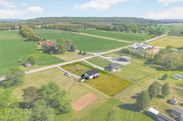 8664 Old Kentucky Rd, Sparta, TN 38583