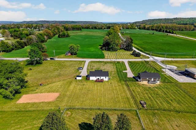 8664 Old Kentucky Rd, Sparta, TN 38583
