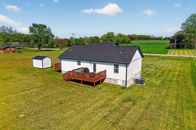 8664 Old Kentucky Rd, Sparta, TN 38583