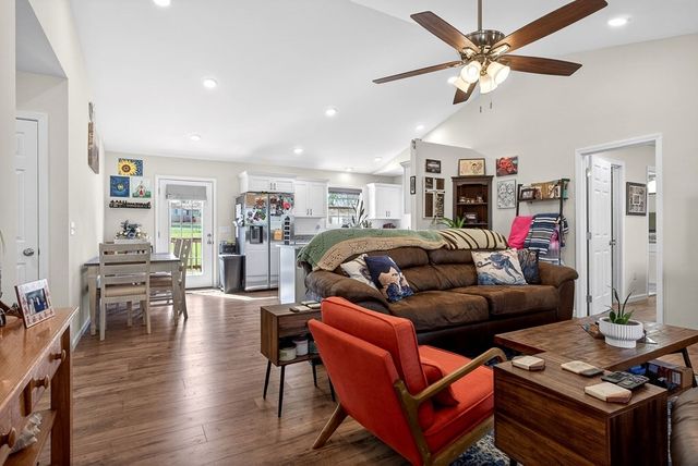 8664 Old Kentucky Rd, Sparta, TN 38583