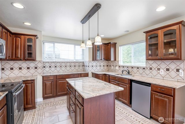 16927 121st Avenue E, Puyallup, WA 98374
