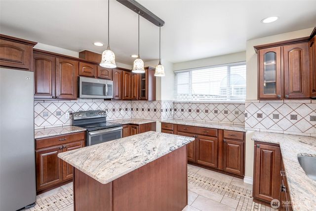 16927 121st Avenue E, Puyallup, WA 98374