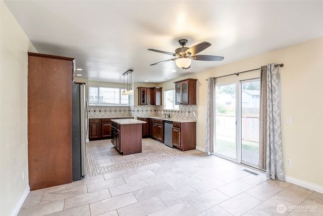 16927 121st Avenue E, Puyallup, WA 98374