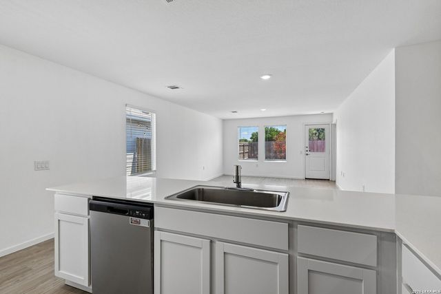 5750 Repeating Way, Von Ormy, TX 78073