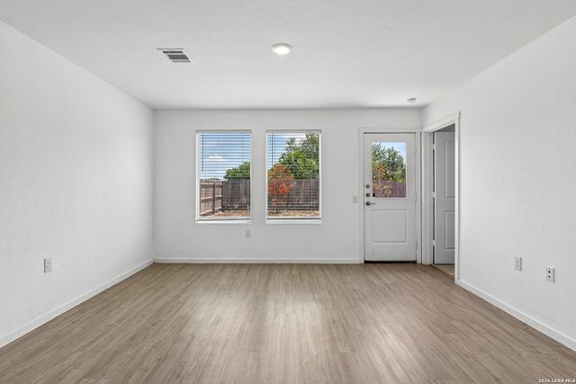 5750 Repeating Way, Von Ormy, TX 78073
