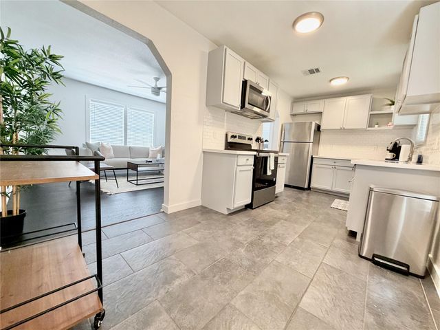 218 W 15th Street N, Houston, TX 77008
