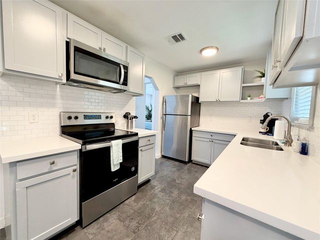 218 W 15th Street N, Houston, TX 77008