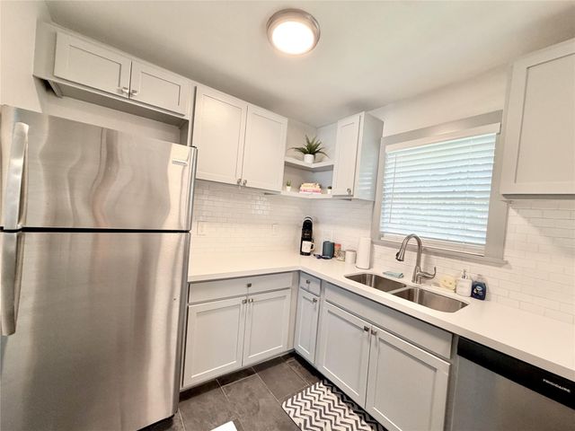 218 W 15th Street N, Houston, TX 77008