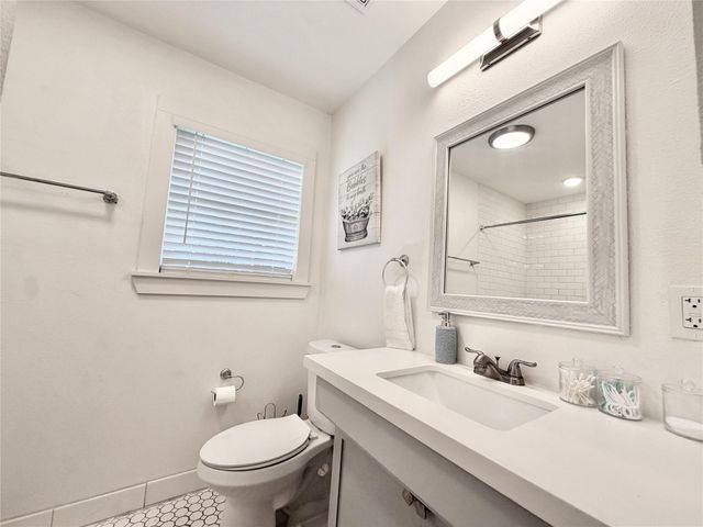 218 W 15th Street N, Houston, TX 77008