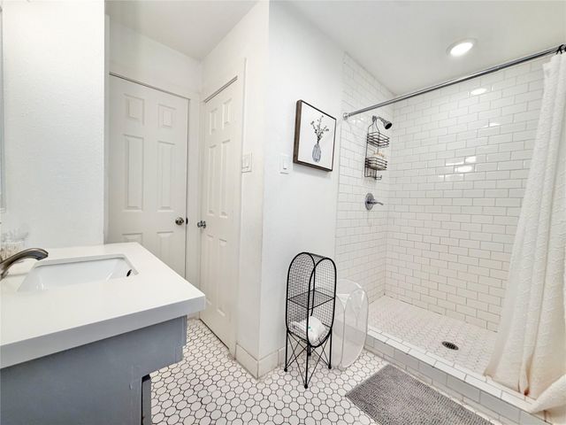 218 W 15th Street N, Houston, TX 77008