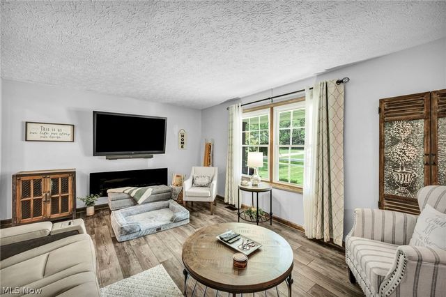 2322 Westport Drive, Akron, OH 44312