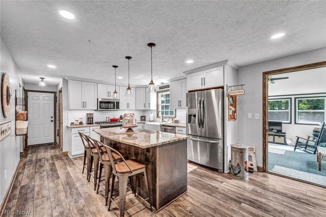 2322 Westport Drive, Akron, OH 44312