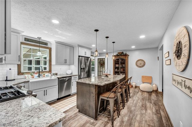 2322 Westport Drive, Akron, OH 44312