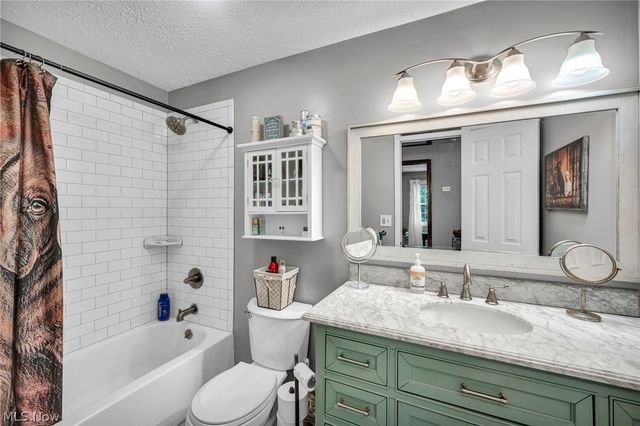 2322 Westport Drive, Akron, OH 44312