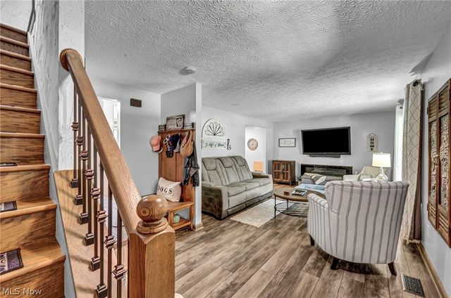 2322 Westport Drive, Akron, OH 44312