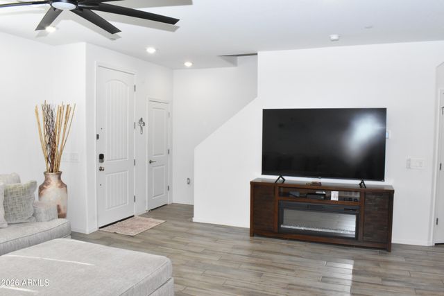 1821 E BERNIE Lane 107, Gilbert, AZ 85295