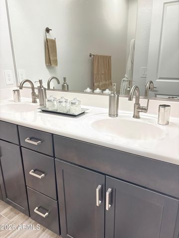 1821 E BERNIE Lane 107, Gilbert, AZ 85295