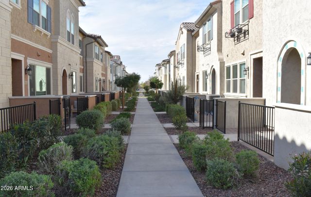 1821 E BERNIE Lane 107, Gilbert, AZ 85295