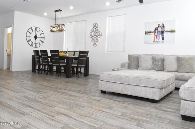 1821 E BERNIE Lane 107, Gilbert, AZ 85295