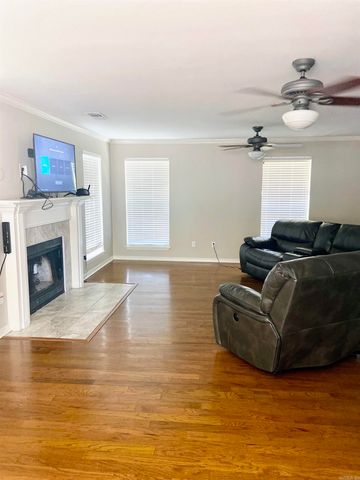 32 Woodland Court, Jacksonville, AR 72076