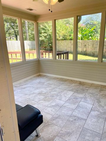 32 Woodland Court, Jacksonville, AR 72076